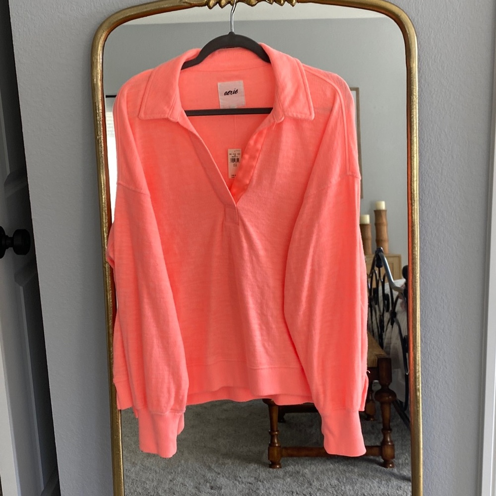 Aerie NWT oversized sweatshirt in bright Salmon Pink color. Size Medium.